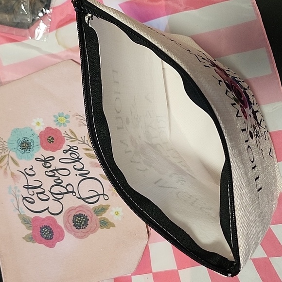 NWT makeup bag or trinket bag - Picture 2 of 3